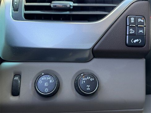 Used 2018 Chevrolet Tahoe LT image 24