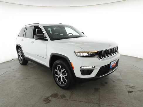 Used 2025 Jeep Grand Cherokee Limited w/ Trailer Tow Package image 4