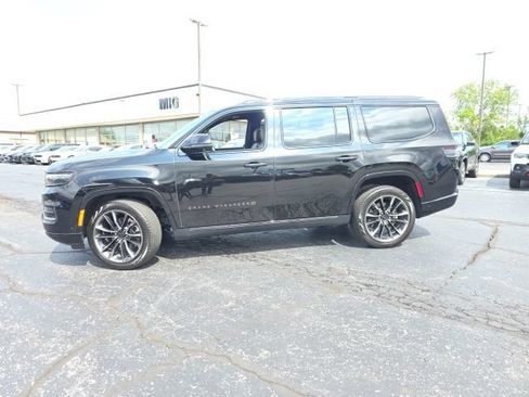Used 2025 Jeep Grand Wagoneer Series III w/ Rear Seat Video Group 1 AWD/4WD image 4