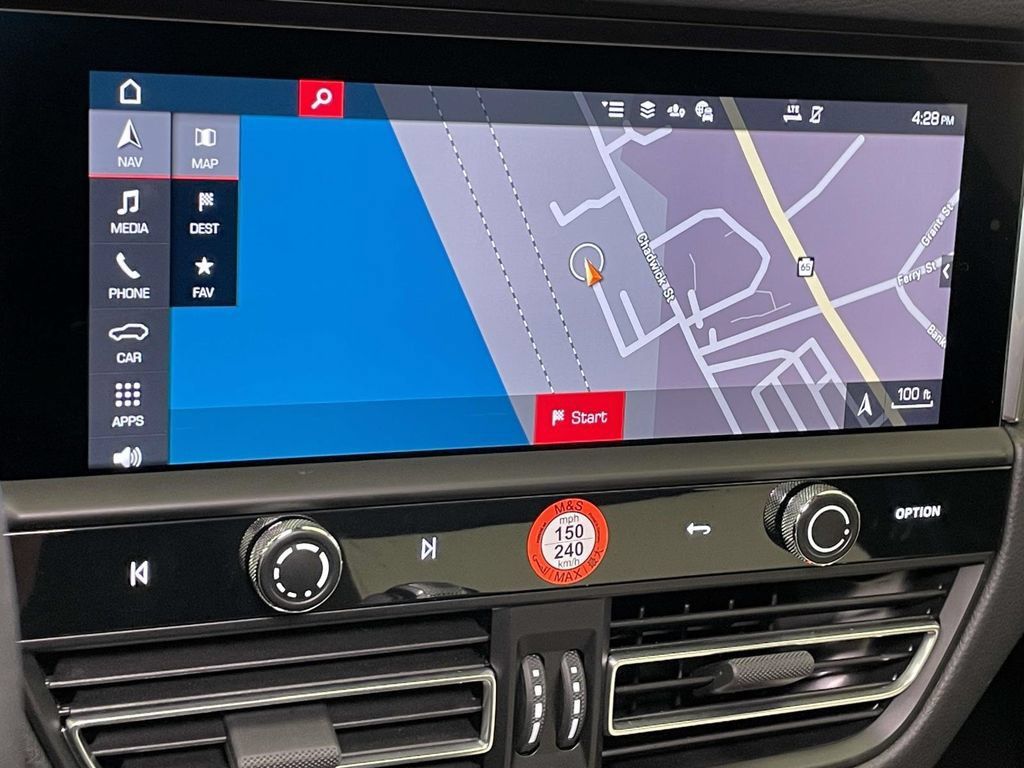 Certified 2026 Porsche Macan AWD/4WD image 30