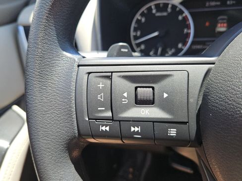 Used 2024 Nissan Rogue SV FWD image 12