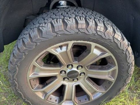 Used 2018 GMC Sierra 1500 SLT AWD/4WD image 7