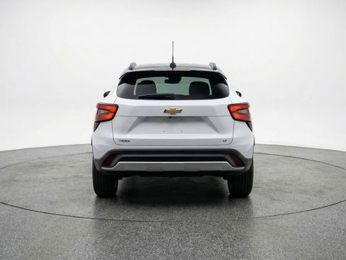 Used 2025 Chevrolet Trax LT w/ LT Convenience Package image 7