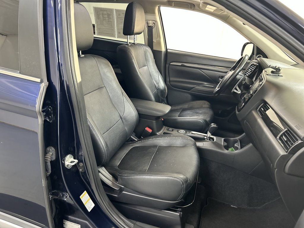 Used 2016 Mitsubishi Outlander GT AWD/4WD image 26