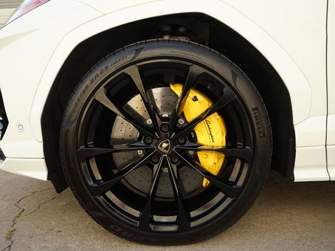 Used 2021 Lamborghini Urus AWD/4WD image 28