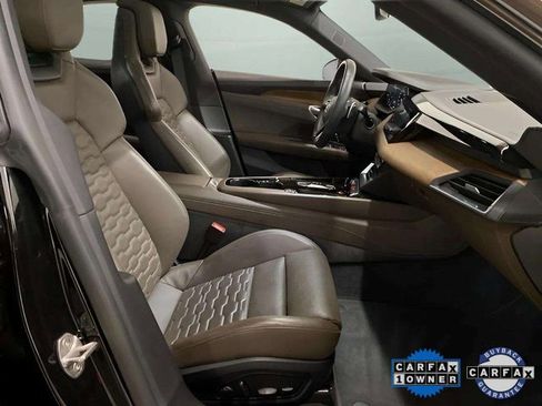 Used 2022 Audi e-tron GT Premium Plus image 24