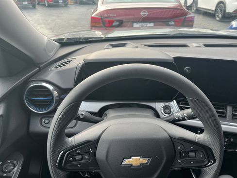 Used 2025 Chevrolet Trax LT image 28