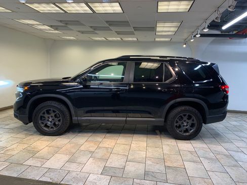 Used 2023 Honda Pilot TrailSport image 10
