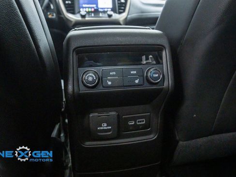Used 2021 GMC Acadia Denali w/ Denali Ultimate Package image 29