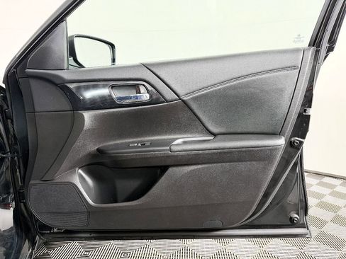 Used 2015 Honda Accord Sport image 35