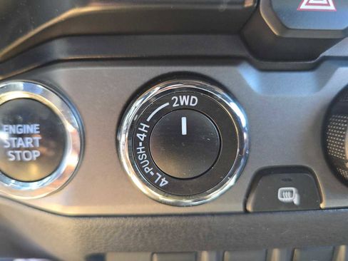 Used 2022 Toyota Tacoma TRD Off-Road image 31