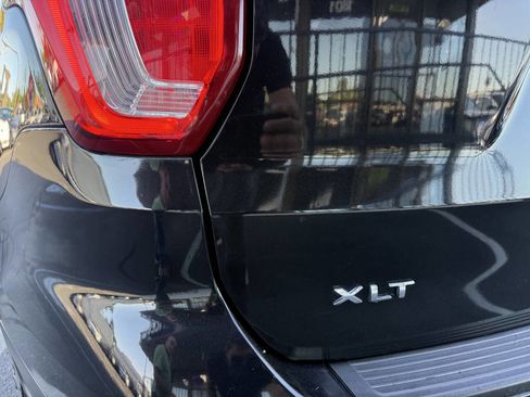 Used 2019 Ford Explorer XLT w/ Equipment Group 201A AWD/4WD image 25