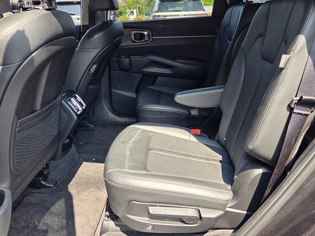 Used 2025 Kia Sorento EX w/ Panoramic Sunroof Package FWD image 13