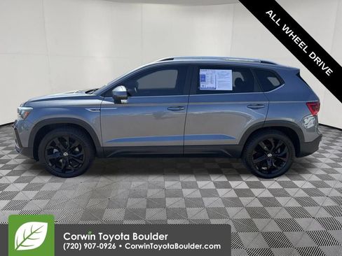 Used 2022 Volkswagen Taos SE w/ Panoramic Sunroof Package AWD/4WD image 4
