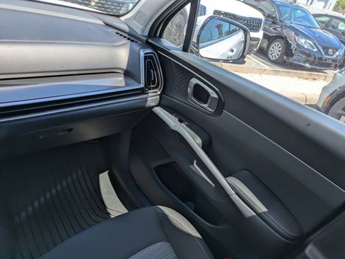 Certified 2025 Kia Sorento LX FWD image 14