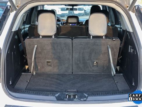 Used 2023 Ford Explorer XLT w/ Equipment Group 202A image 9