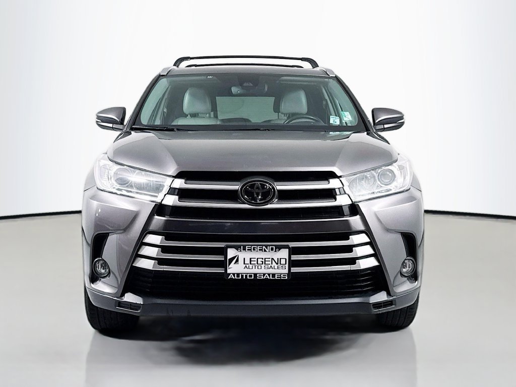 Used 2019 Toyota Highlander XLE AWD/4WD image 3