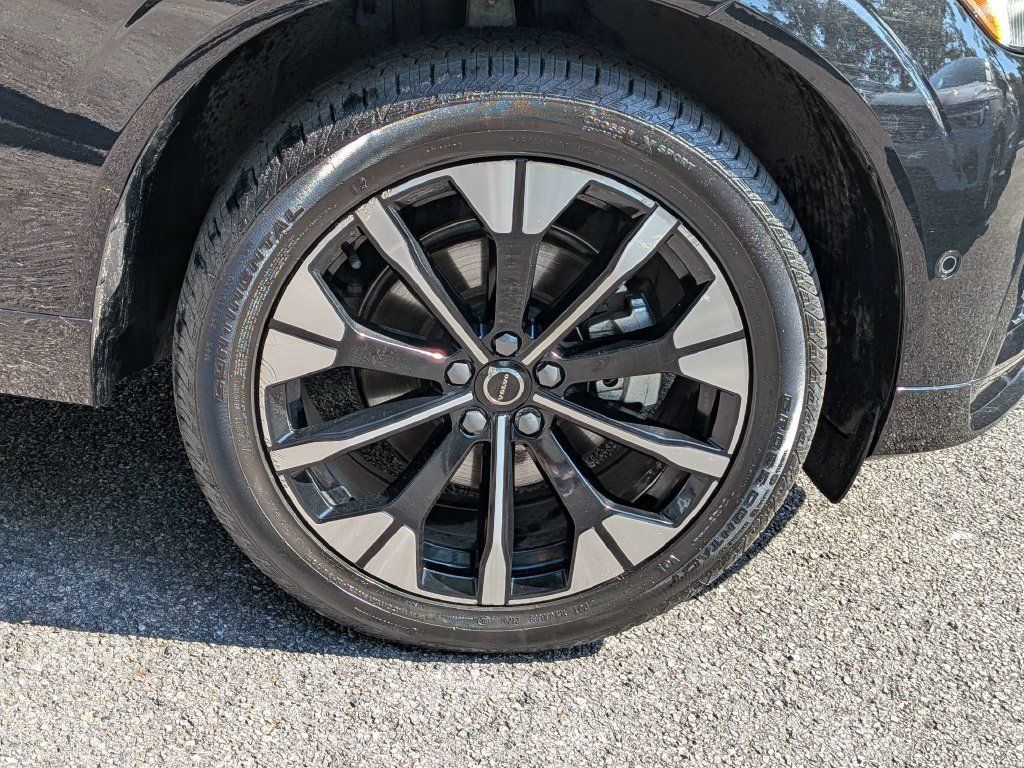 Certified 2026 Volvo XC60 B5 Plus AWD/4WD image 11