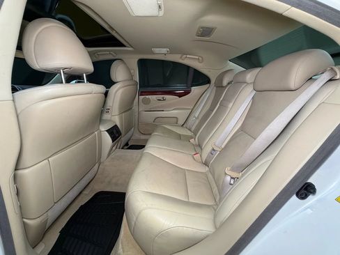 Used 2009 Lexus LS 460 AWD w/ Comfort Seating Pkg image 21