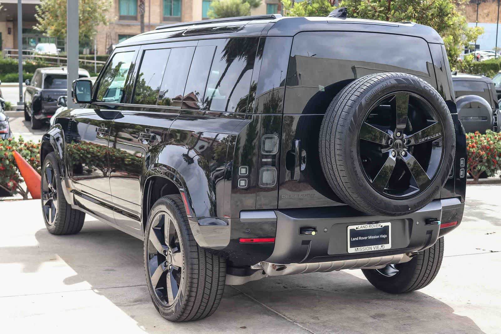 New 2026 Land Rover Defender 110 X-Dynamic SE AWD/4WD image 4