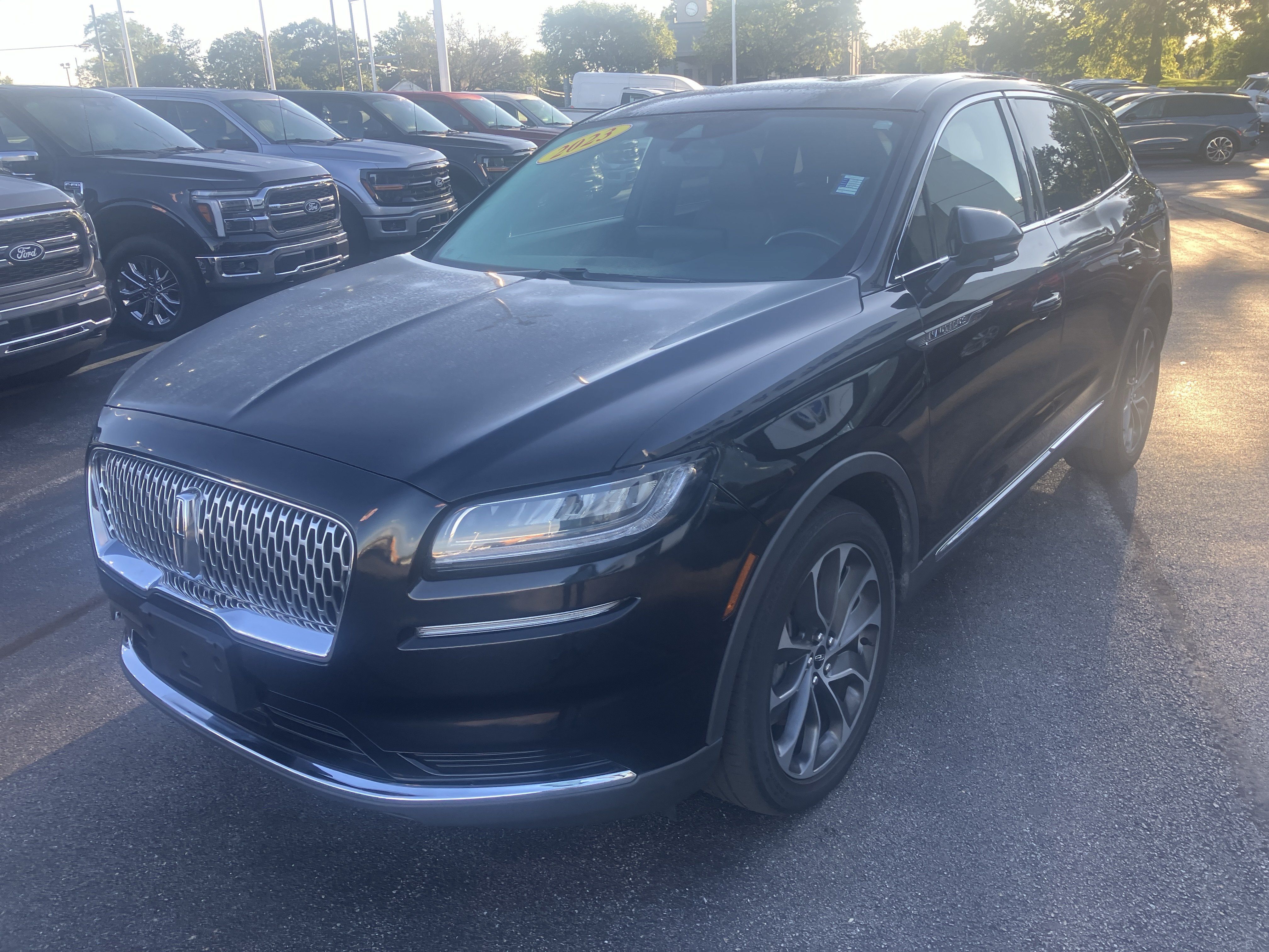 Used 2023 Lincoln Nautilus Reserve AWD/4WD image 3