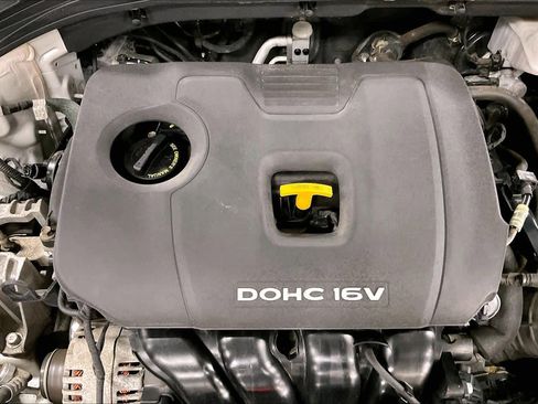Used 2017 Hyundai Elantra SE FWD image 32