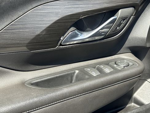 Used 2023 GMC Terrain SLE w/ Driver Convenience Package image 15