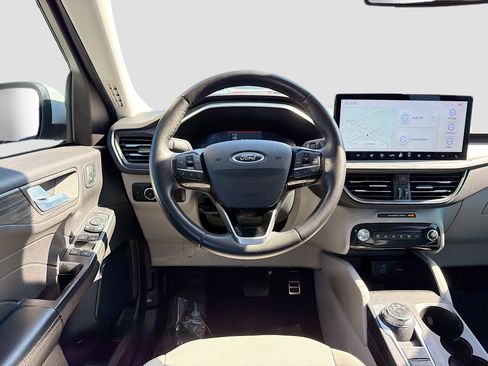 Used 2023 Ford Escape Platinum image 16
