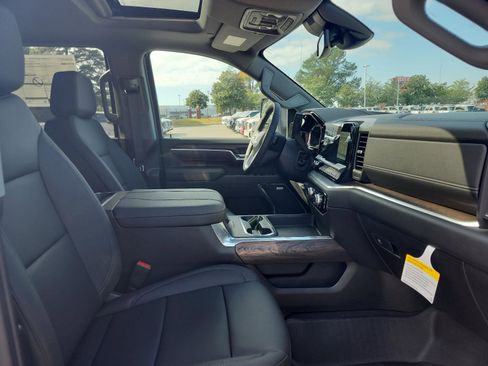 New 2026 GMC Sierra 2500 SLT w/ SLT Premium Package image 9