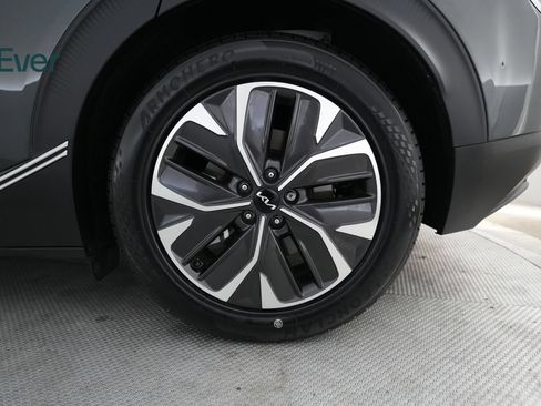 Used 2024 Kia EV6 Light RWD image 9