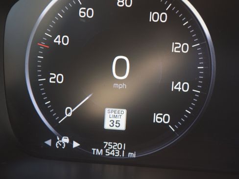 Used 2019 Volvo XC90 T6 Momentum w/ Protection Package Premier image 18