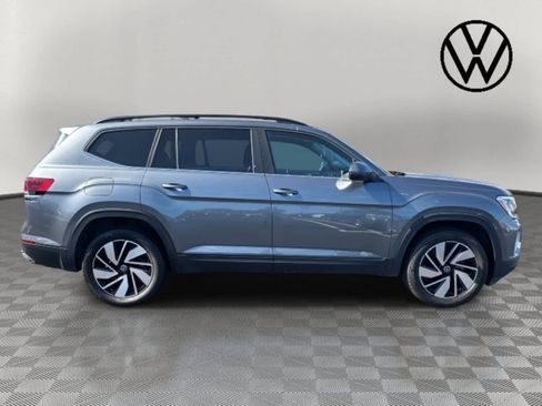 Used 2024 Volkswagen Atlas SE image 2
