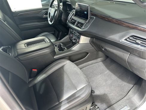 Used 2023 Chevrolet Suburban LT image 41