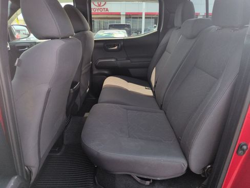 Used 2018 Toyota Tacoma TRD Off-Road AWD/4WD image 25