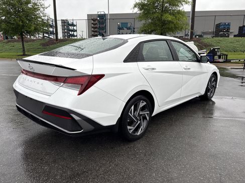 Used 2025 Hyundai Elantra Sport FWD image 13