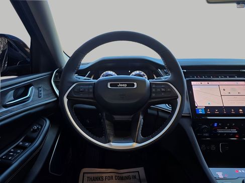 Used 2023 Jeep Grand Cherokee Limited w/ Luxury Tech Group II image 22