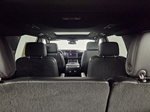Used 2023 GMC Yukon XL Denali AWD/4WD image 32