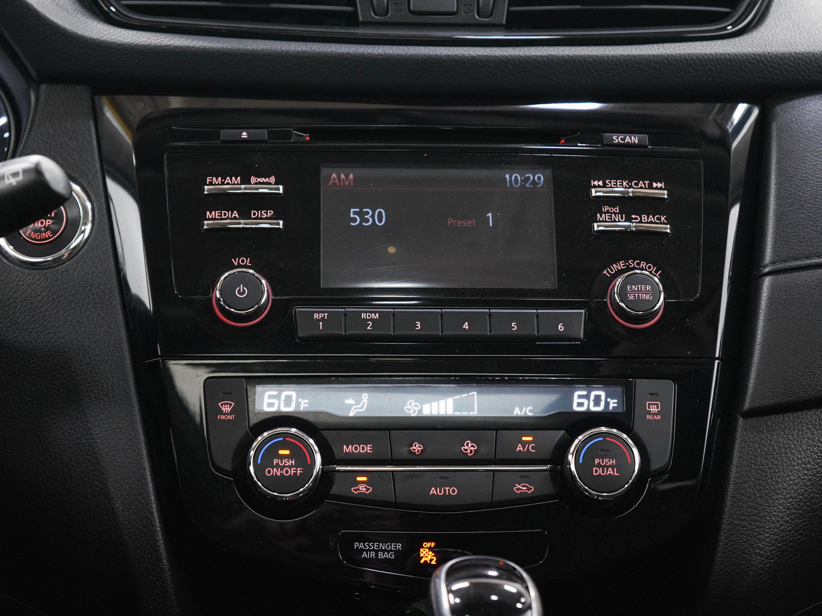 Used 2017 Nissan Rogue SV AWD/4WD image 18