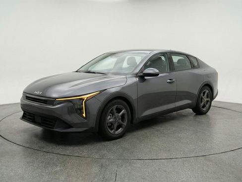 Used 2025 Kia K4 LXS image 3