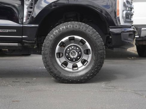 Used 2023 Ford F250 Platinum w/ Tremor Off-Road Package image 4