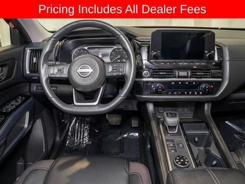 Used 2023 Nissan Pathfinder SL AWD/4WD image 7