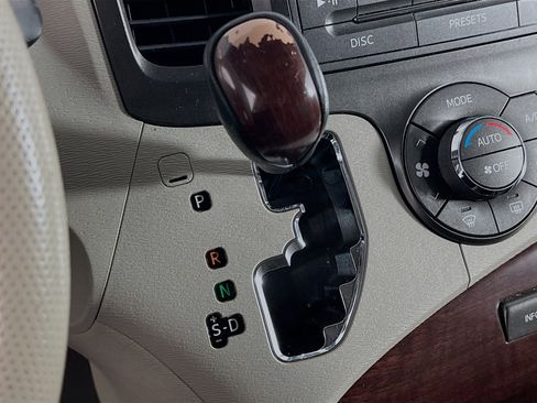 Used 2014 Toyota Sienna XLE image 11