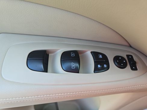 Used 2019 Nissan Pathfinder SL FWD image 25