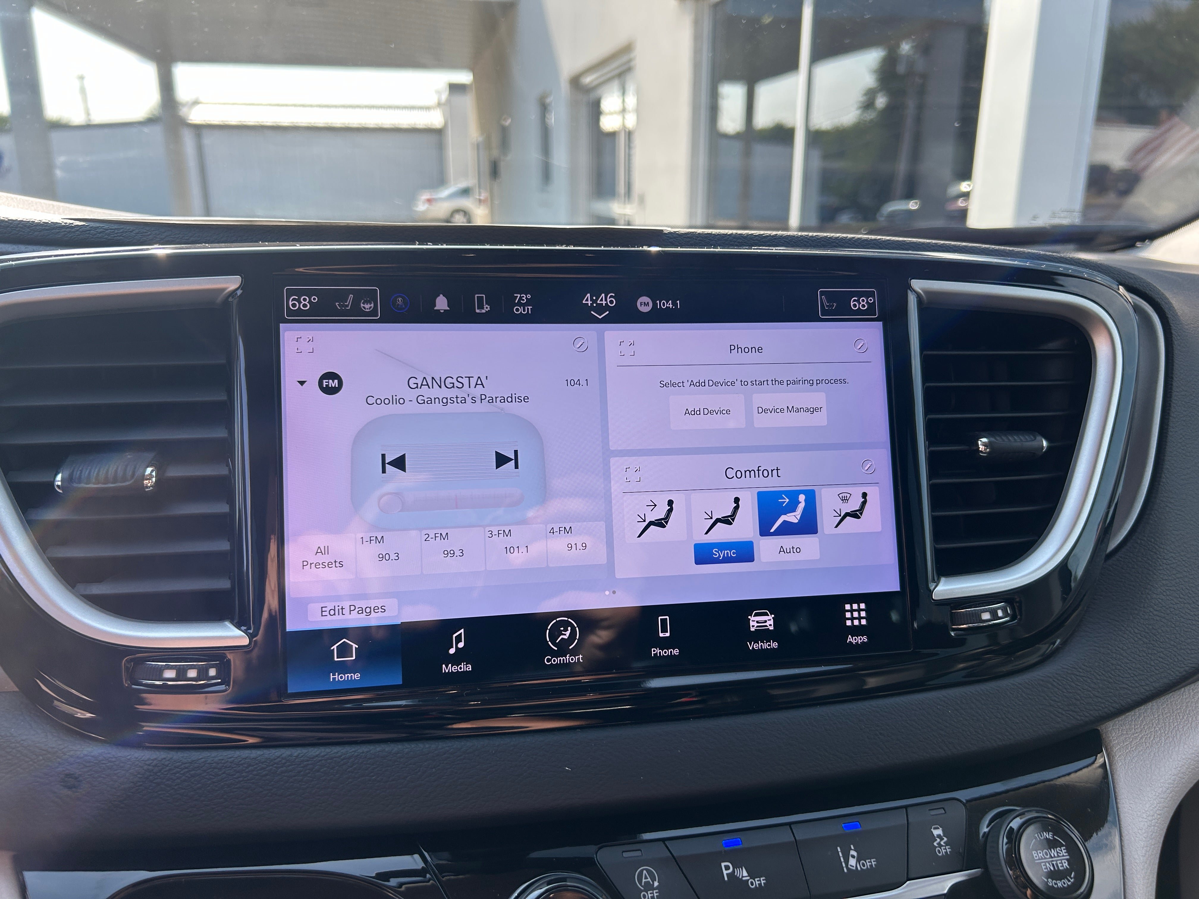 Used 2024 Chrysler Pacifica Touring-L FWD image 22