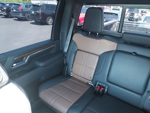 Used 2024 Chevrolet Silverado 2500 High Country w/ High Country Premium Package AWD/4WD image 12