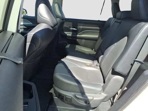 Used 2024 Toyota Grand Highlander AWD image 11