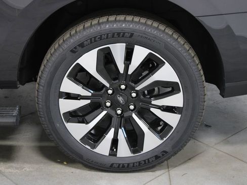 New 2026 Ford Expedition Platinum image 18