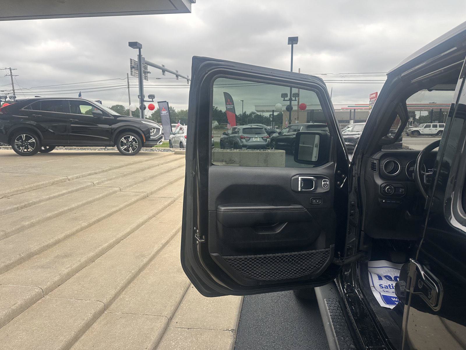 Used 2023 Jeep Wrangler Unlimited Sahara w/ Cold Weather Group AWD/4WD image 18