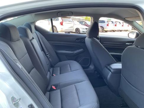 Used 2025 Nissan Altima 2.5 SV image 11