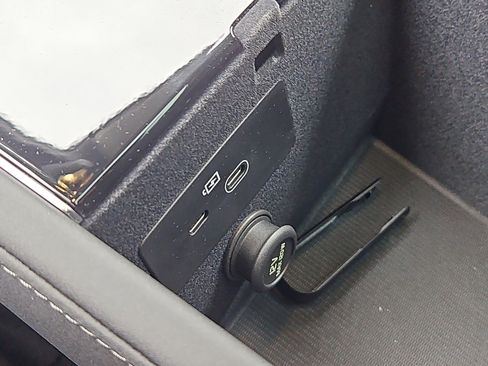 New 2026 Volvo XC90 B6 Plus w/ Protection Package Premier image 8